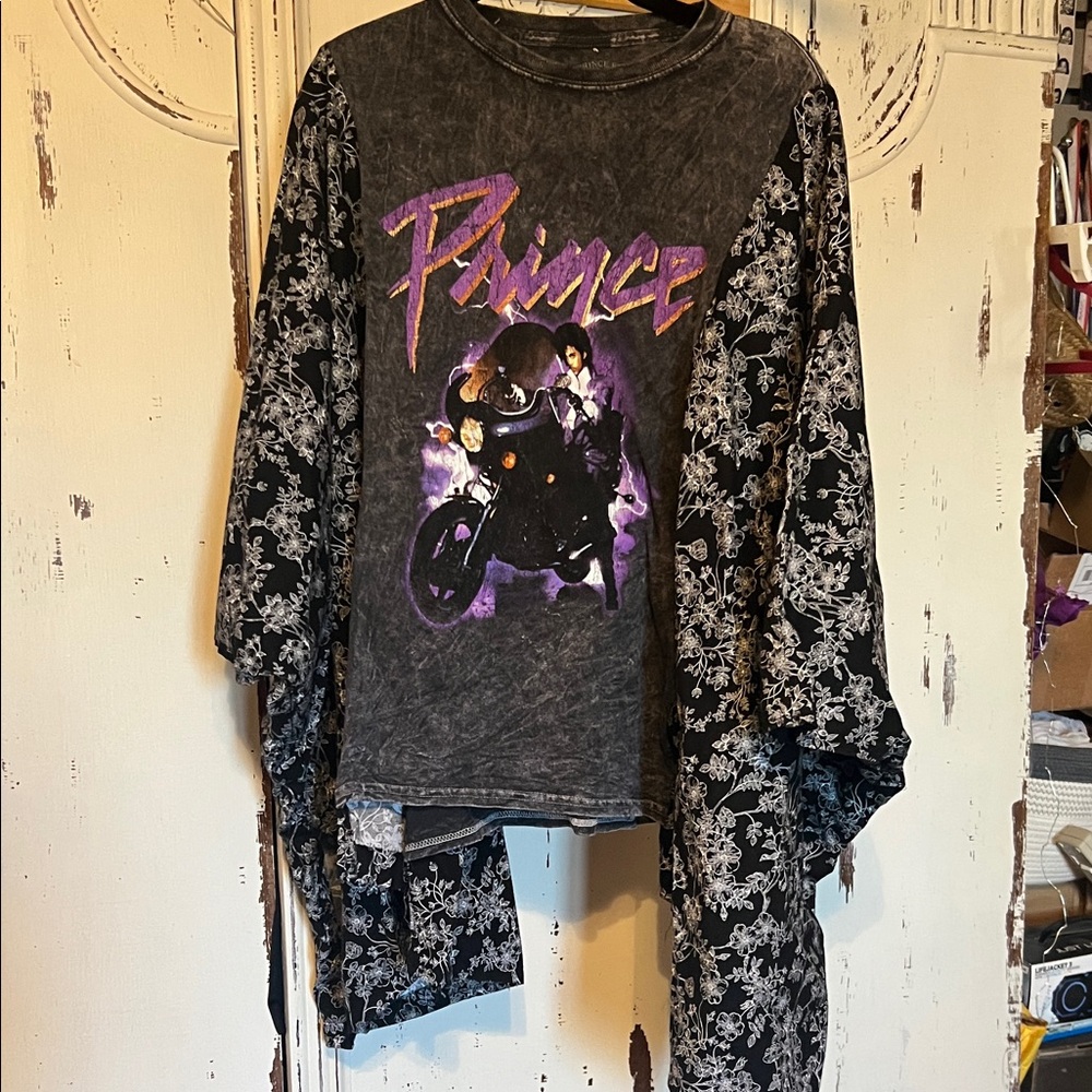 Prince Graphic poncho - Black and Gray